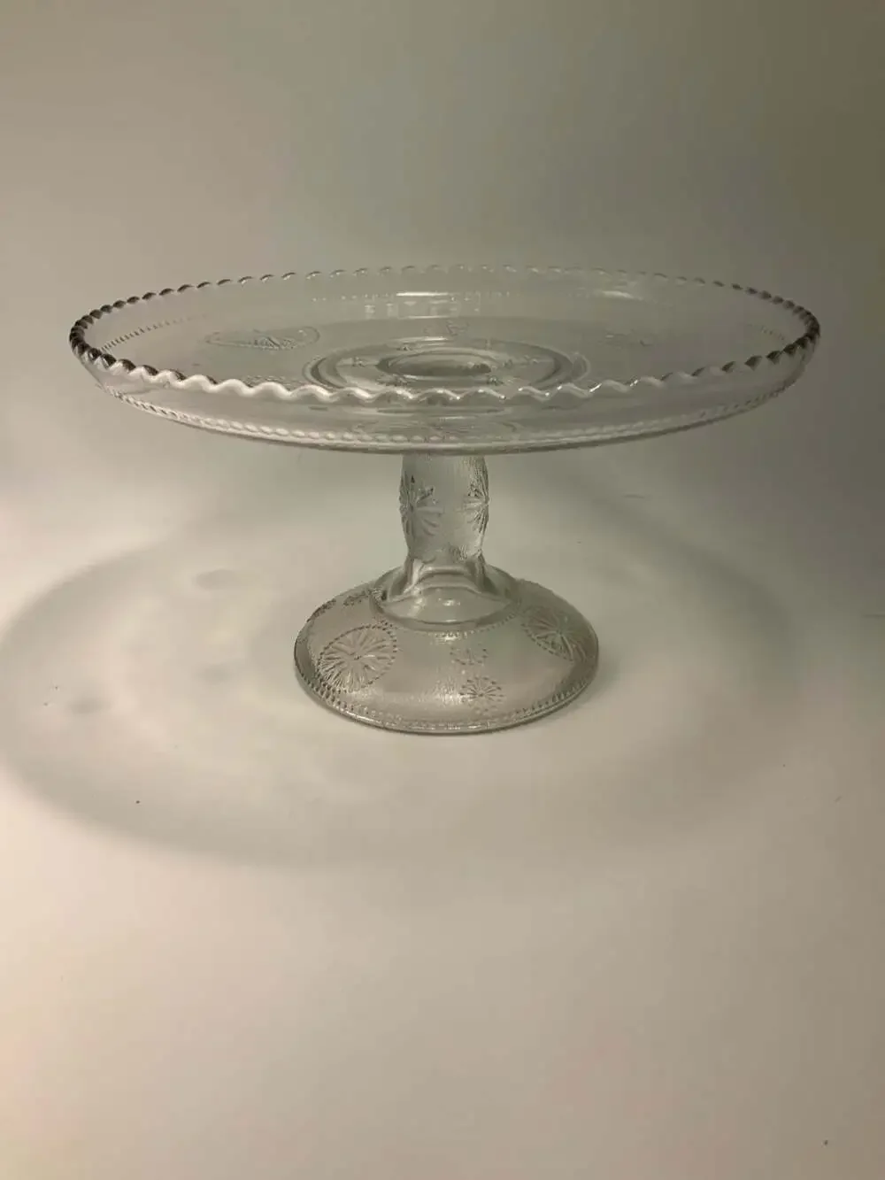 VTG EAPG Clear Pressed Glass Pedestal Cake Stand w/ Scalloped Edge and Starburst